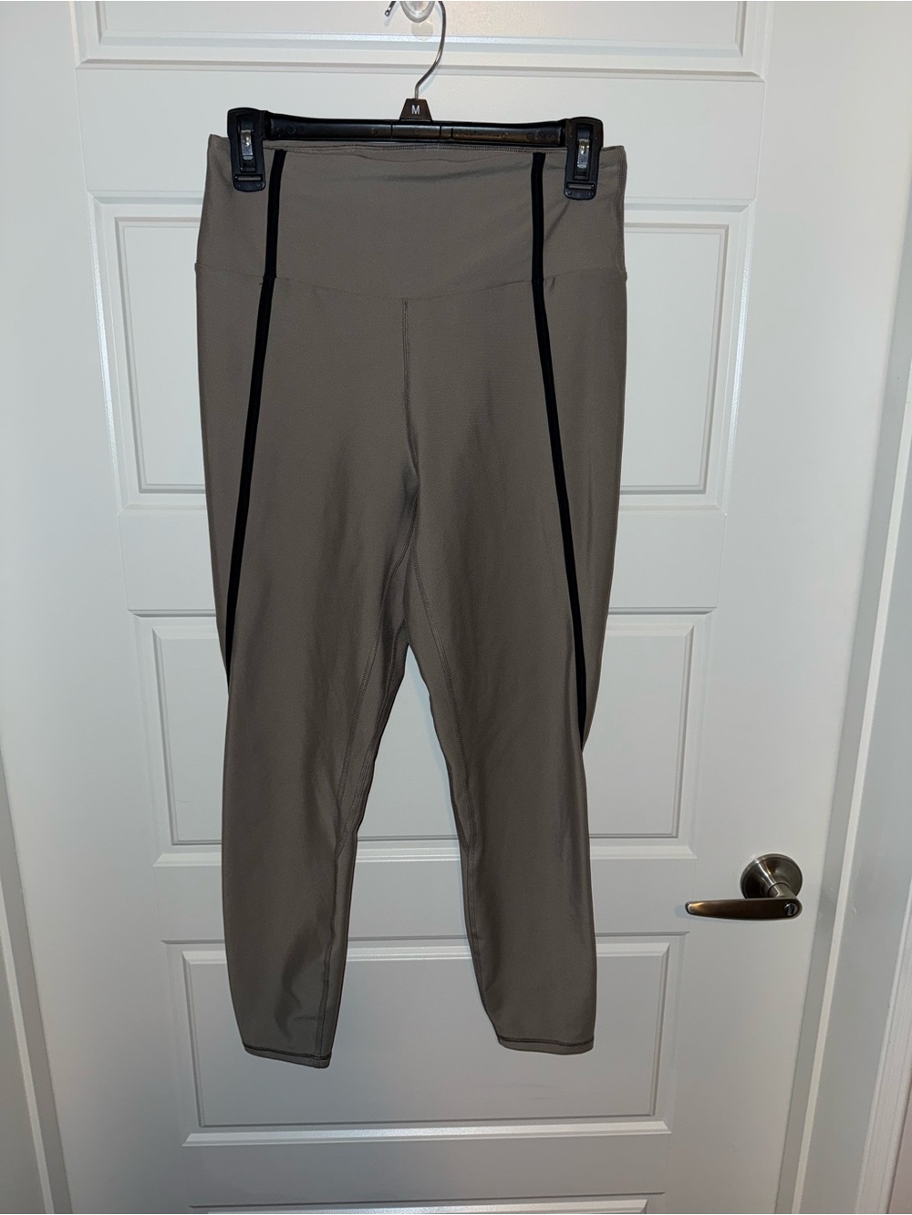 High-Waist Taupe Leggings with Black Trim